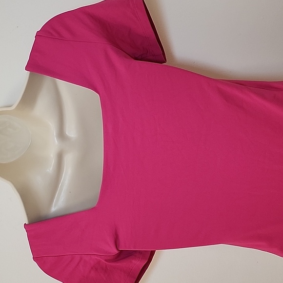 Aritzia Babaton Contour Romamtic Magenta Short Sleeve Square Neck Bodysuit Sz S - Picture 6 of 16